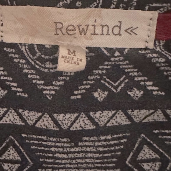 3️⃣for2️⃣5️⃣Rewind size medium black and white tribal blouse - Picture 2 of 5